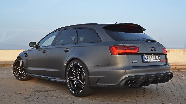 Heckschürze, Dachspoiler und Sideblades sorgen beim RS6-R für den nötigen Anpressdruck.