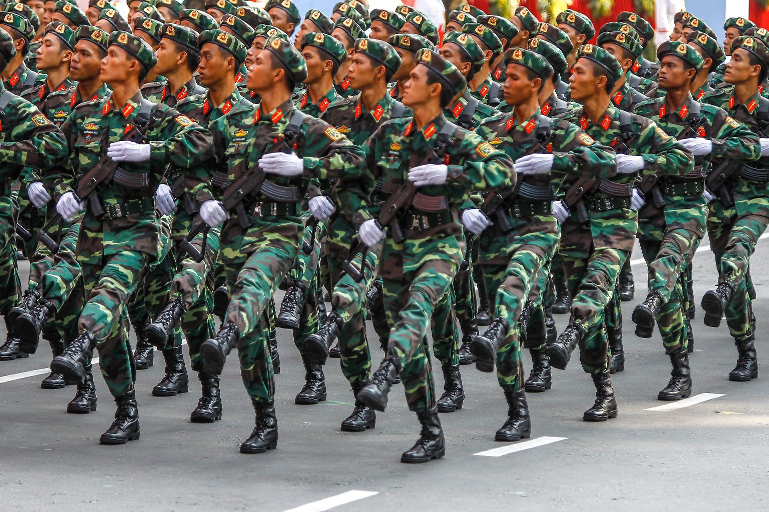 Mit einer großen Militärparade begehen die Vietnamesen das Ende des Kriegs vor exakt 40 Jahren.