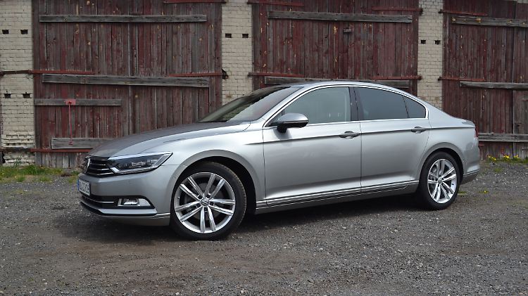 Der neue Passat ist eine schnittige Erscheinung und macht selbst als Limousine eine gute Figur.