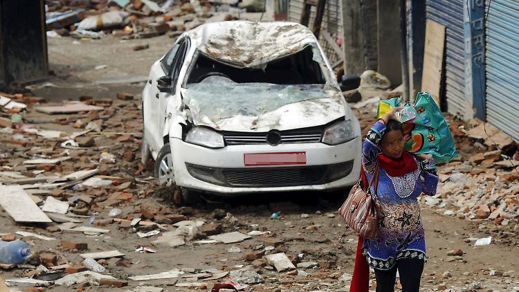 In Kathmandu sind unzählige Häuser zerstört oder beschädigt - viele Menschen stehen vor dem Nichts.