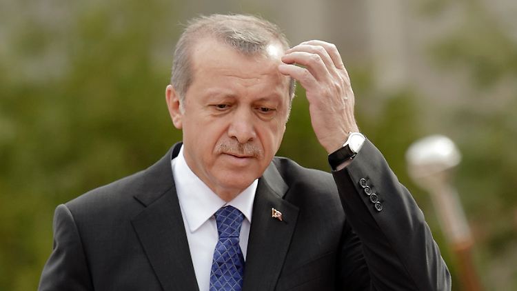 Als Präsident verfügt Erdogan über eng begrenzte Machtbefugnisse. Das würde er gern ändern. Fraglich ist, ob es gelingt.