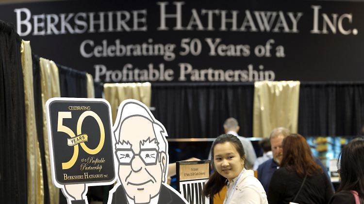 Starinvestor Buffett empfängt seine Gäste - die er dieses Jahr noch reicher gemacht hat.