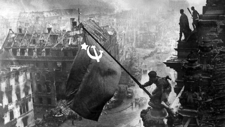 Heute vor 70 Jahren wurde die sowjetische Fahne auf dem Reichstag gehisst.