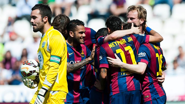 Mit einem Torrausch in Cordoba stimmte sich der FC Barcelona auf das Wiedersehen mit Josep Guardiola und dessen FC Bayern ein.