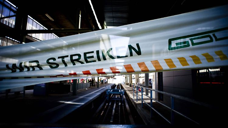 Nicht nur die Bahn hat genug von dem Tarifstreit.