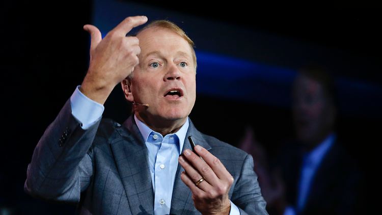 Cisco wurde groß mit der digitalen Revolution - und Konzernchef Chambers trieb sie maßgeblich voran. 