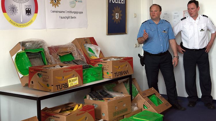 Im Landeskriminalamt präsentierte die Berliner Polizei die größte Menge Kokain, die sie je sichergestellt hat.