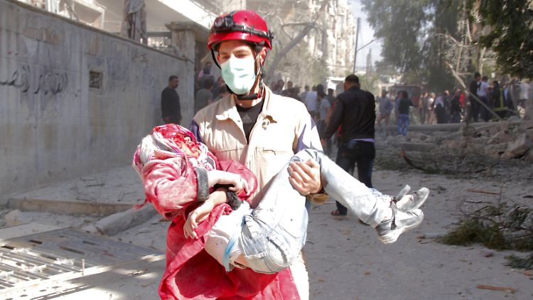 Allein im vergangenen Monat wurden laut Amnesty Angriffe mit wenigstens 85 Fassbomben in Aleppo registriert. Dabei sind 110 Zivilisten ums Leben gekommen (Aufnahme vom 3. Mai 2015).
