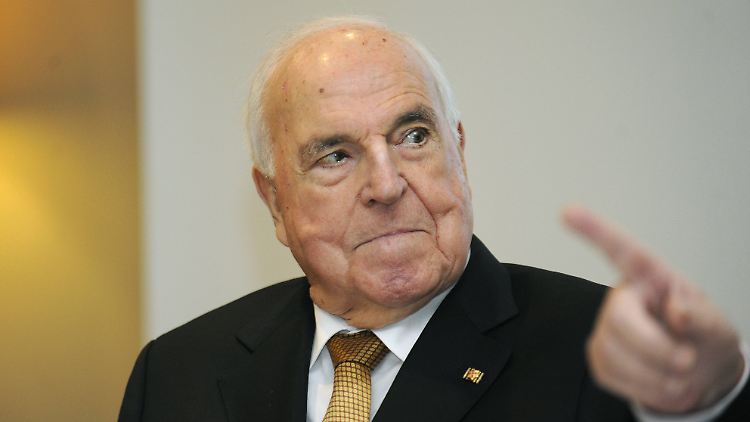 Helmut Kohl geht erhobenen Hauptes aus dem Rechtsstreit mit seinem Ghostwriter Schwan hervor.