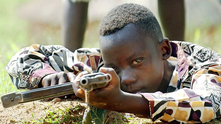 In der Zentralafrikanischen Republik sollen mehrere tausend Kindersoldaten vor der Entlassung stehen.