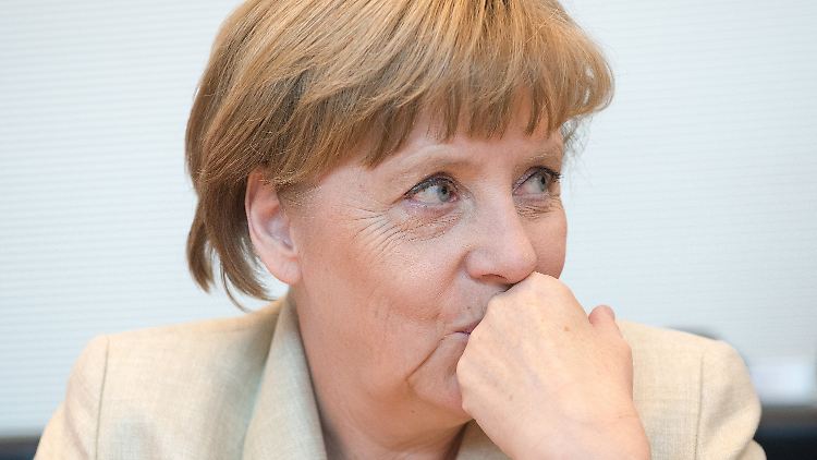 Angela Merkel will zur Wahrheitsfindung beitragen, das wichtigste Beweisstück aber zunächst nicht herausrücken.