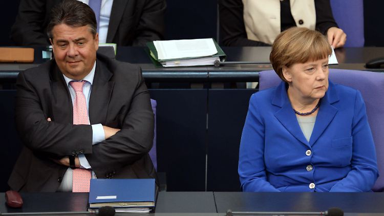 Die Stimmung war schon einmal besser: Merkel und Gabriel im Bundestag.