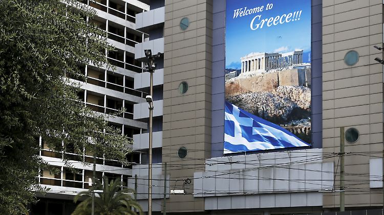 Mit einem Werbeplakat auf dem Athener Omonia Platz begrüßt das Land seine Gäste. "Omonia" bedeutet übersetzt Einheit. Einig ist ist die Regierung höchstens mit sich - mit den Europartnern liegt sie über Kreuz.