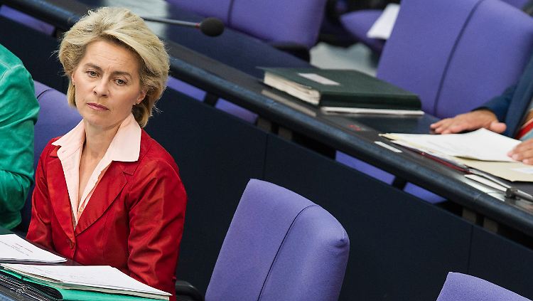 Ursula von der Leyen meint, die Reaktion auf die Berichte zum G36 seien zu langsam gewesen.