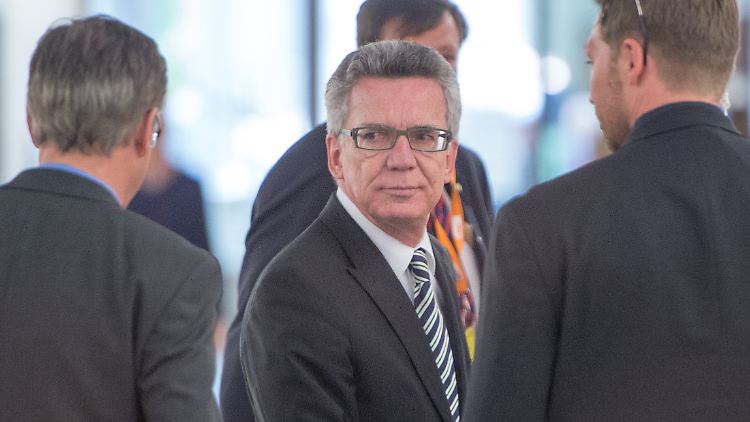 Von den Vorwürfen gegen ihn bleibe "nichts übrig", sagt Innenminister de Maizière.