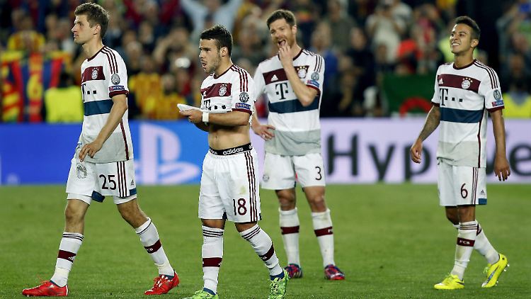 Geschlagene Bayern: In Barcelona verlieren die Münchner 0:3.