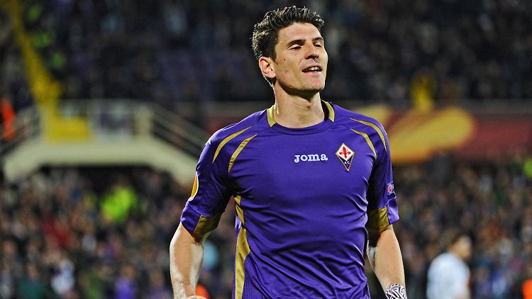Mario Gomez will mit seinem AC Florenz ins Finale der Europa League.