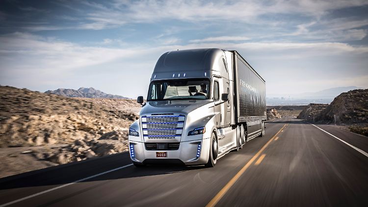 Im US-Bundesstaat Nevada fahren jetzt zwei Mercedes-Trucks völlig autonom.