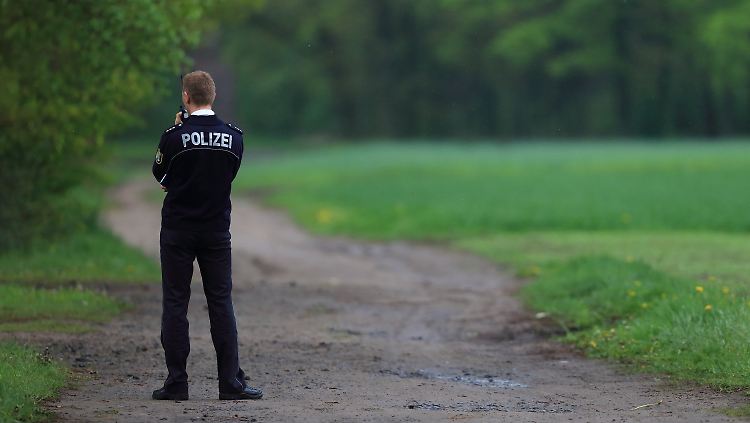 "Jedes Detail kann hilfreich sein": Tag und Nacht werten Beamte Hinweise zu Verbleib des Mädchens aus.