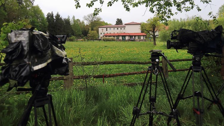 Quälende Ungewissheit: Tagelang suchten Helfer rund um Wilhelmshof bei Stendal nach dem vermissten Mädchen.