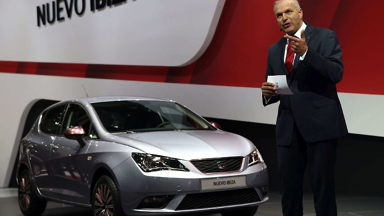 Seat-Chef Jürgen Strackmann präsentiert auf der Automesse in Barcelona den neuen Ibiza.