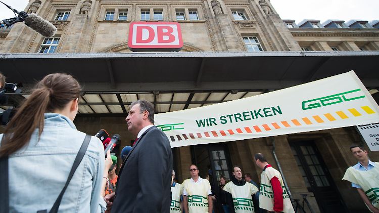 GDL-Chef Weselsky ist mit dem bisherigen Verlauf des Streiks zufrieden.