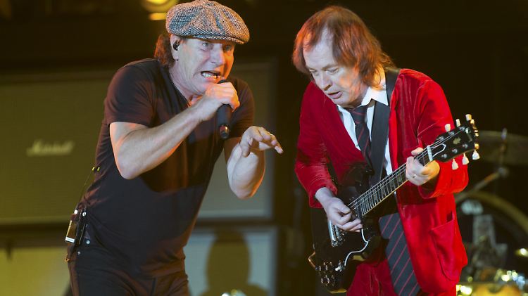 Brian Johnson (li.) und Angus Young.