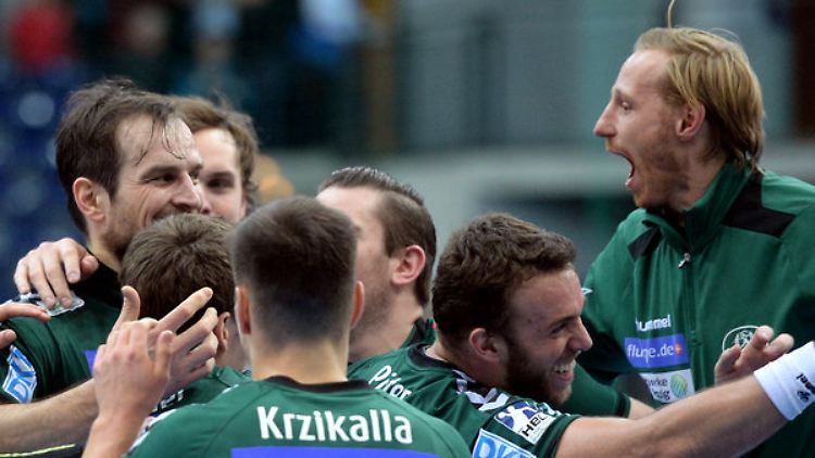 Jubel daheim: Vier Spieltage vor Schluss macht Leipzig den Aufstieg perfekt.