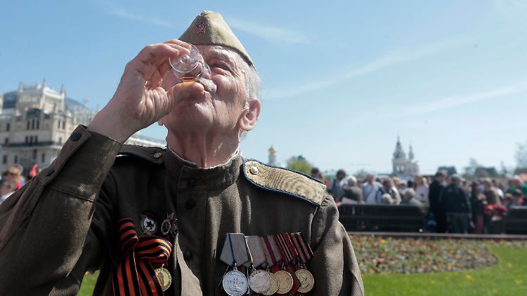 Na sdorowje! Am 9. Mai mischt sich das Gedenken an die Schrecken des Kriegs mit Lebensfreude und Nationalstolz.  
