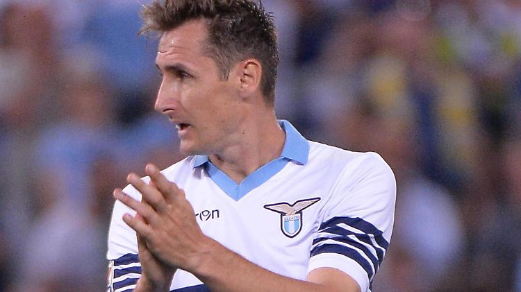 Klose wird bei Lazio ausgewechselt. Sein Weltmeisterkollege Podolski bei Inter eingewechselt. Am Ende unterliegt Lazio den Mailändern.