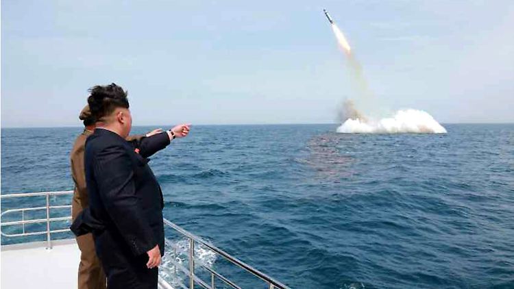Machthaber Kim Jong Un gab persönlich den Befehl zum Abschuss einer Rakete von einem U-Boot.