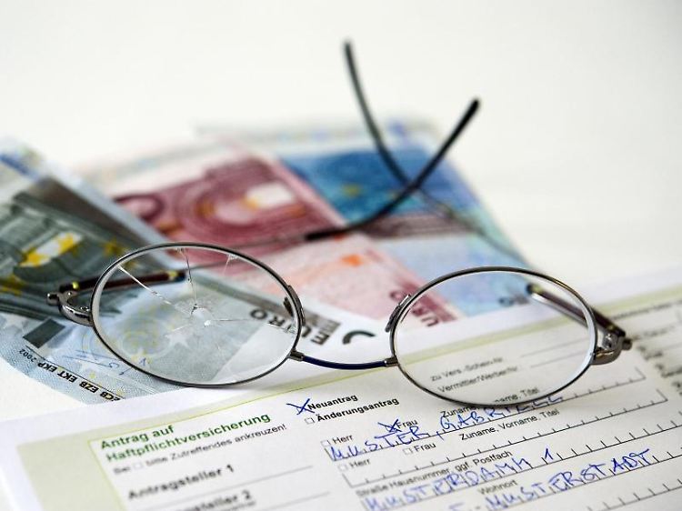 Versicherte sollten einen Blick in ihre Haftpflichtpolice werfen und die Deckungssumme überprüfen.