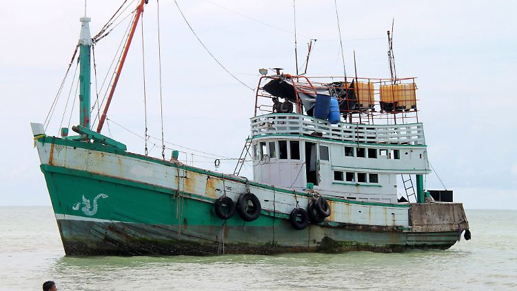 Mehr als 1500 Flüchtlinge sind in den letzten Tagen von kaum seetüchtigen Booten gerettet worden, sowohl in Indonesien als auch in Malaysia.