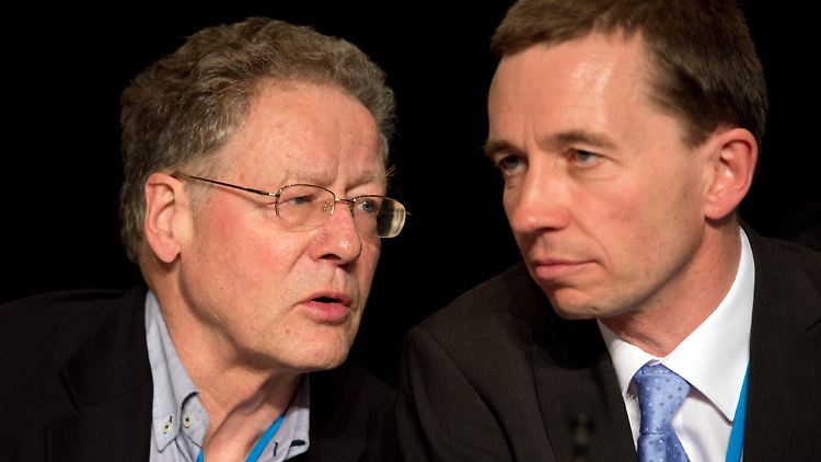 Da war noch alles in Ordnung: Konrad Adam und Bernd Lucke beim Gründungsparteitag der AfD im April 2013.