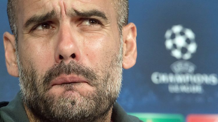 Skeptisch: Josep Guardiola vor dem Halbfinal-Rückspiel seines FC Bayern gegen den FC Barcelona, der nach dem 3:0 im Hinspiel scheinbar schon mit einem Fuß im Champions-League-Finale steht.