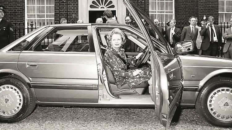 Als Margret Thatcher - hier in einem Rover 800 - an die Macht kommt, forciert sie eine Privatisierung der Autoindustrie.