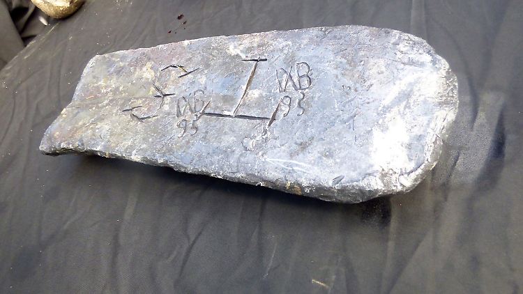 Ein Silberbarren als Beweis? Experten bleiben beim angeblich gefundenen Piratenschatz von Madagaskar skeptisch.
