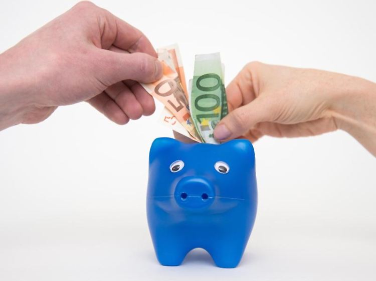 Wenn Paare einen gemeinsamen Haushalt gründen, legen sie oft auch ihre Finanzen zusammen.
