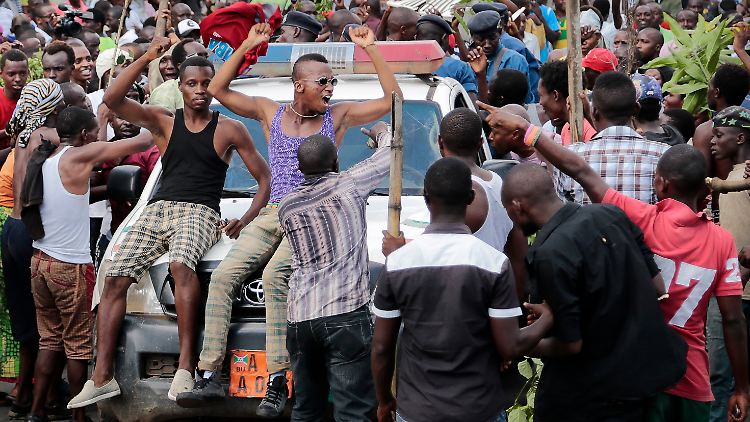 Die Putschisten werden in der Hauptstadt Bujumbura bejubelt.