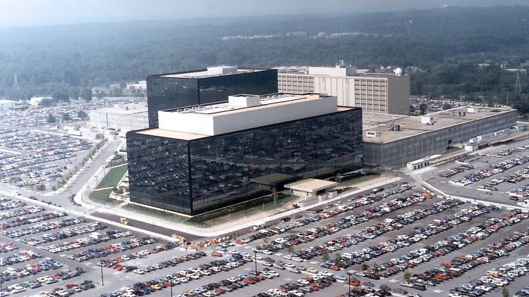 Die Daten von Telefonverbindungen sollen in Zukunft nicht von der NSA, sondern von den Telefonanbietern gespeichert werden.