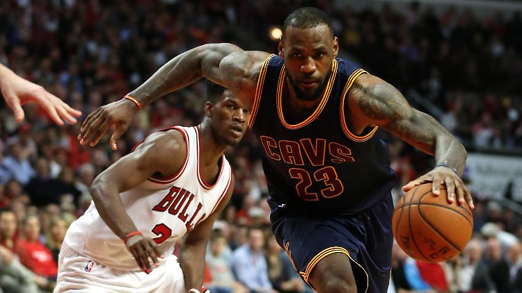"King" James beschied sich gegen die Chicago Bulls mit 15 Punkten für seine Cavaliers. Die siegten trotzdem souverän.