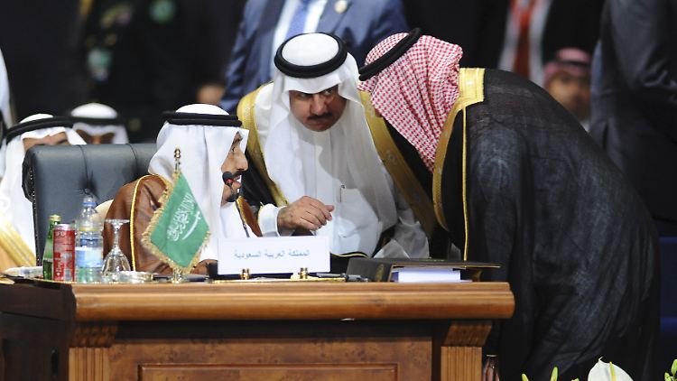Das wahhabitische Regime unter König Salman (l.) ist sehr konservativ.