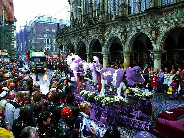 Umzug durch die Altstadt - in der "fünften Jahreszeit" geht es nicht nur auf dem Freimarktgelände ausgelassen zu.