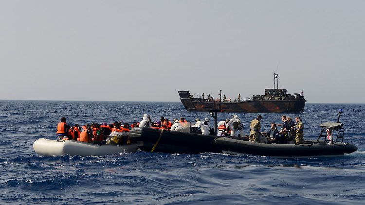 Die EU will gegen Schleuser vorgehen. Experten sind skeptisch, ob damit Flüchtlingskatastrophen verhindert werden.