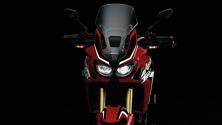 Die ersten Fotos von Honda zeigen das Gesicht der neuen Africa Twin mit Doppelscheinwerfer und kleiner Kanzel.