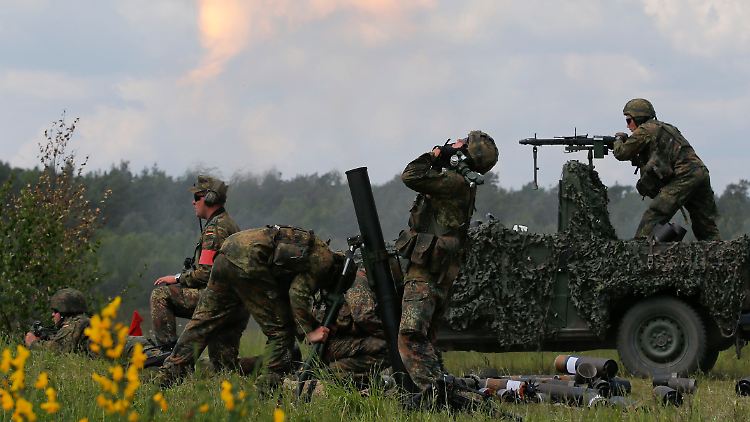 Soldaten, die Schießübungen durchführen oder gar im Einsatz sind, sollen möglichst schnell neue Helme einsetzen können.