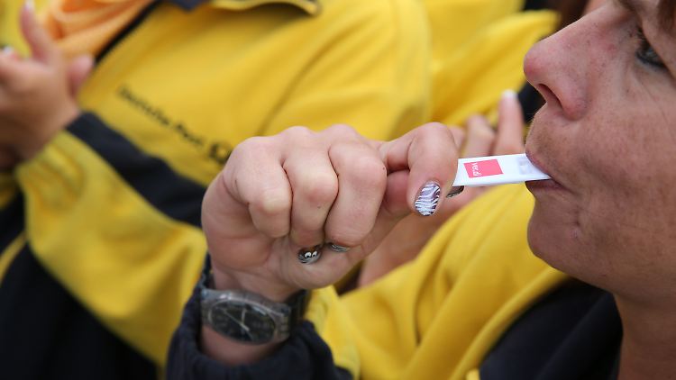 Tausende Post-Mitarbeiter streiken.