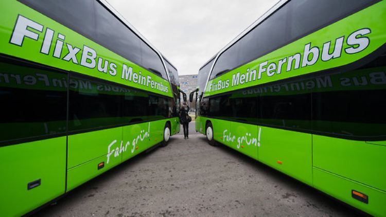 Nun rollen die grünen Flixbusse auch in Paris.