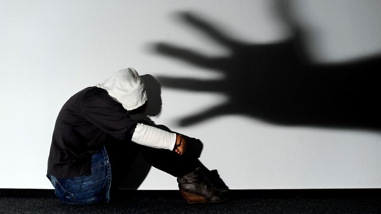 Die beiden Richter waren bereits in früheren Prozessen zu sexuellem Missbrauch und Gewalt durch zynische Urteile aufgefallen.