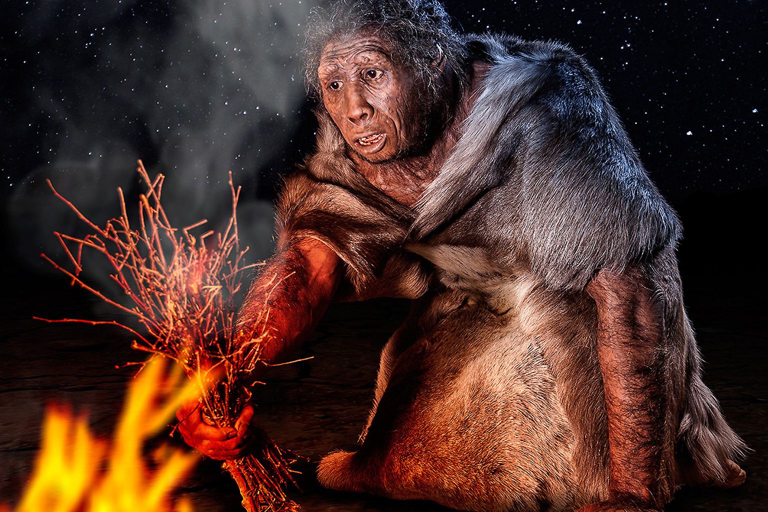 Erfindung Nummer 1: das Feuer. Es gilt als die wohl wichtigste menschliche Erfindung. Unser Vorfahr Homo erectus kontrollierte das Feuer als Erster, auch wenn er es noch nicht selbst erzeugen konnte.